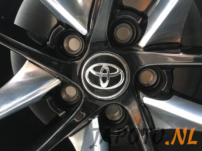Llanta de un Toyota Supra (DB) 3.0 GR Turbo 24V 2019