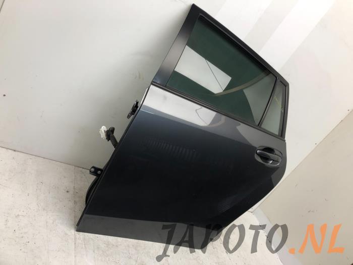Drzwi lewe tylne wersja 4-drzwiowa z Toyota Verso 1.6 D-4D 16V 2015