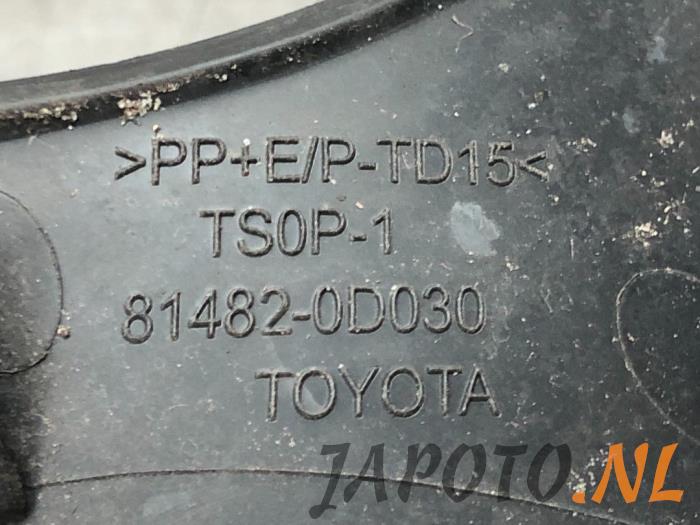 Plaque de protection feu antibrouillard gauche d'un Toyota Yaris II (P9) 1.3 16V VVT-i 2008