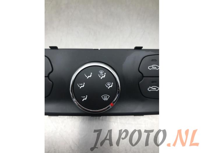 Heater control panel from a Kia Cee'd Sportswagon (JDC5) 1.6 CRDi 16V VGT 2017