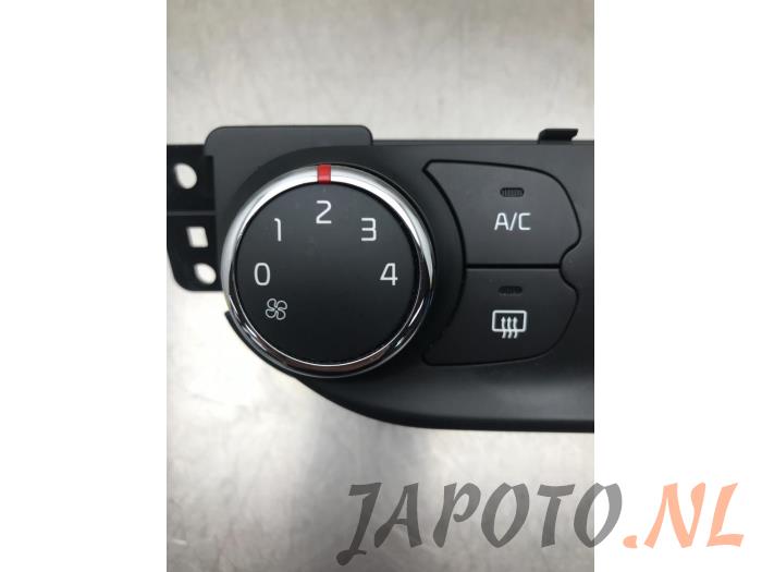 Heater control panel from a Kia Cee'd Sportswagon (JDC5) 1.6 CRDi 16V VGT 2017