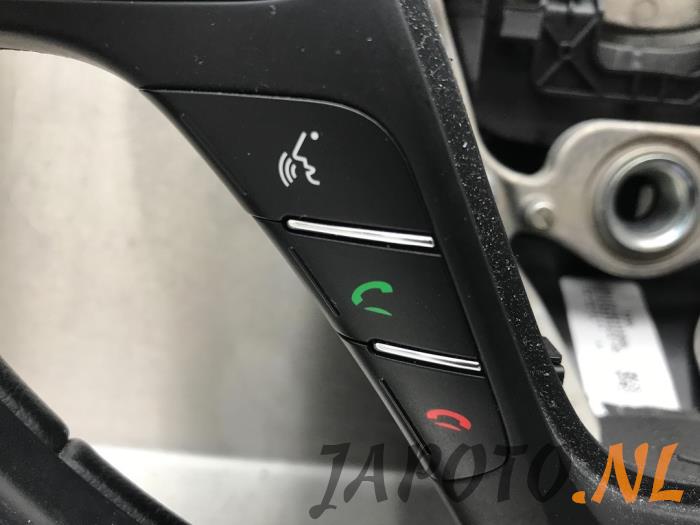 Steering wheel from a Kia Cee'd Sportswagon (JDC5) 1.6 CRDi 16V VGT 2017