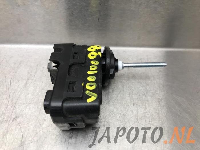 Używane Silnik reflektora Kia Rio III (UB) 1.2 CVVT 16V Cena € 20,95 Procedura marży oferowane przez Japoto Parts B.V.