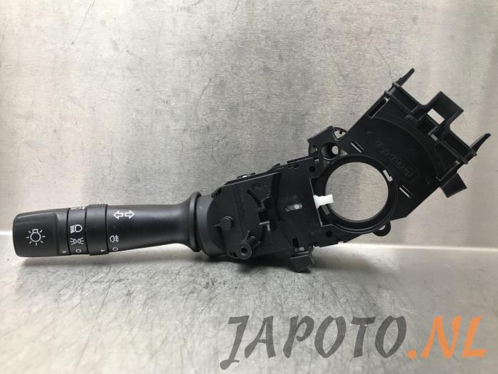 Usados Interruptor de luz Kia Rio III (UB) 1.2 CVVT 16V Precio € 36,70 Norma de margen ofrecido por Japoto Parts B.V.