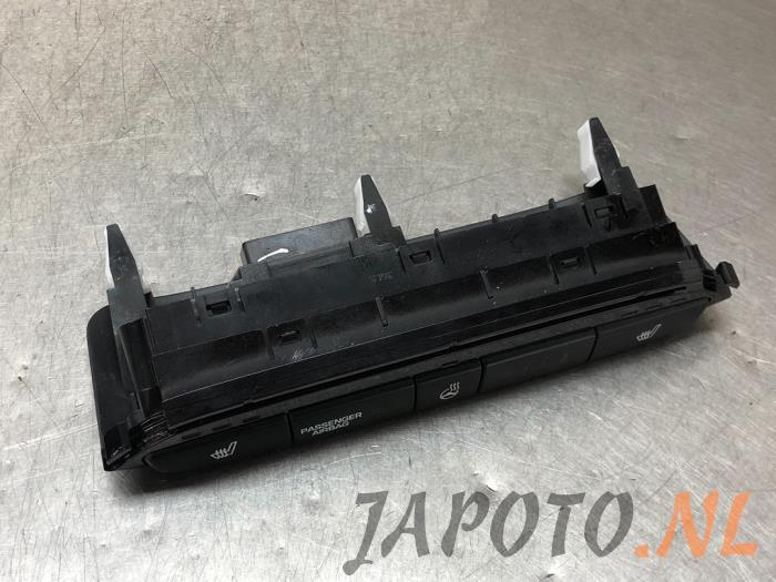 switch-miscellaneous-hyundai-i20-1-0-t-gdi-120-12v-937000c8000
