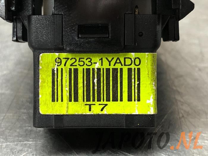 Light sensor from a Hyundai i20 (GBB) 1.0 T-GDI 120 12V 2016