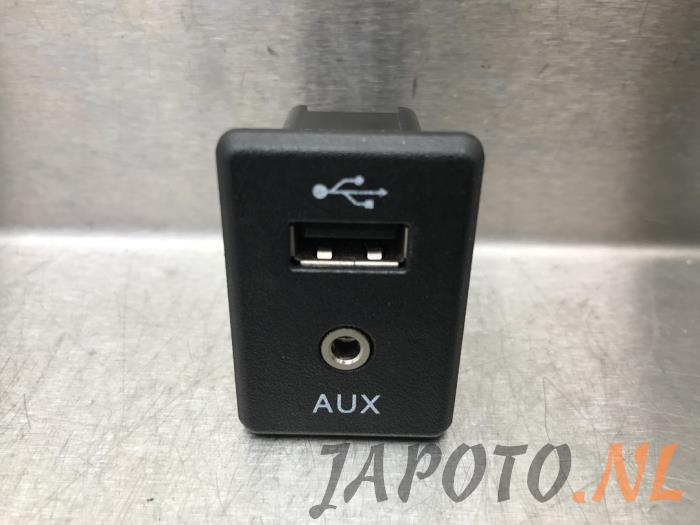 Connexion USB d'un Nissan Micra (K14) 0.9 IG-T 12V 2017