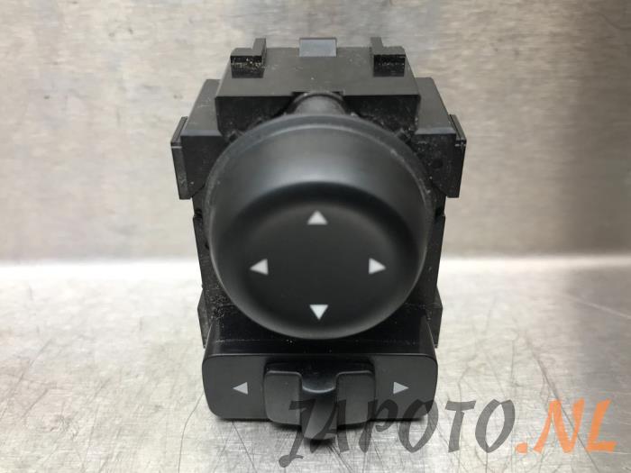 Mirror switch from a Nissan Micra (K14) 0.9 IG-T 12V 2017