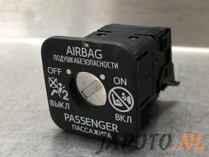 Used Airbag lock Toyota Yaris III (P13) 1.4 D-4D-F Price € 8,95 Margin scheme offered by Japoto Parts B.V.