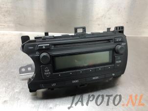 Używane Radioodtwarzacz CD Toyota Yaris III (P13) 1.4 D-4D-F Cena € 99,95 Procedura marży oferowane przez Japoto Parts B.V.