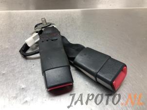 Used Rear seatbelt buckle, left Toyota Yaris III (P13) 1.4 D-4D-F Price € 14,95 Margin scheme offered by Japoto Parts B.V.