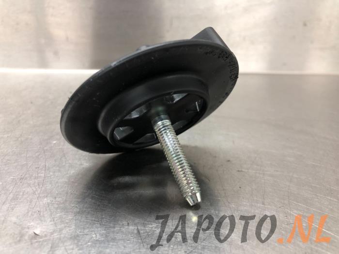 Tyre repair kit from a Hyundai i20 (GBB) 1.2i 16V 2019
