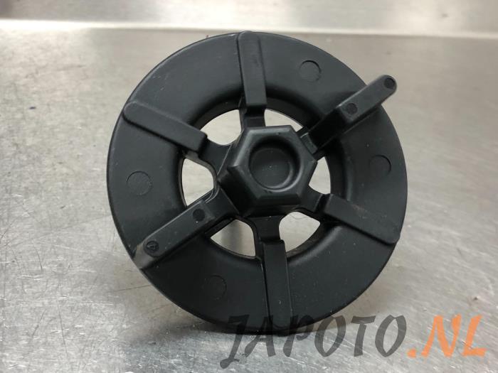 Tyre repair kit from a Hyundai i20 (GBB) 1.2i 16V 2019