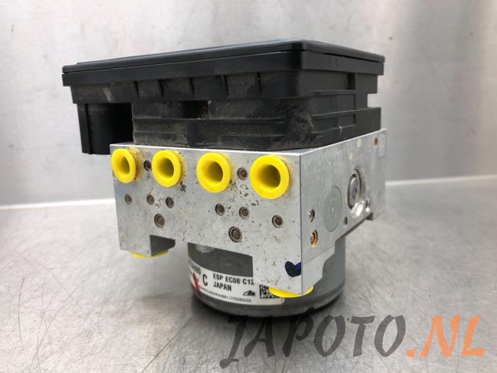 ABS pump from a Mitsubishi Outlander (GF/GG) 2.0 16V PHEV 4x4 2014