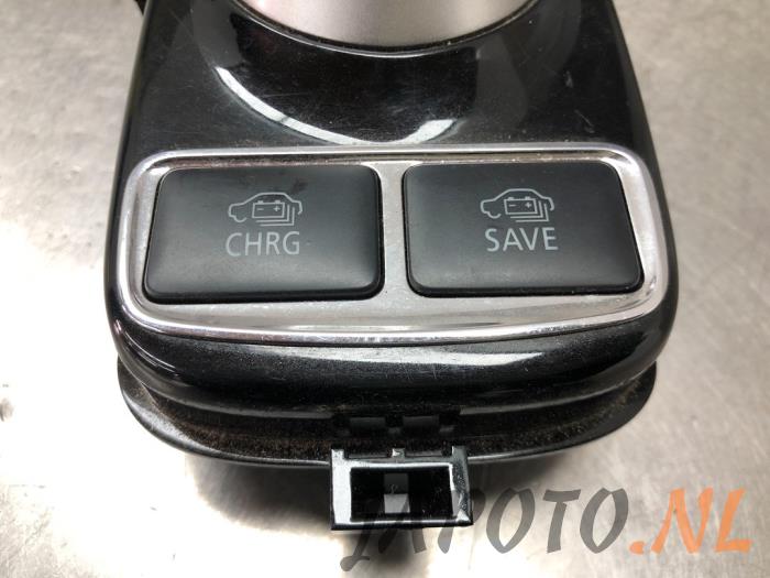 Handbremse Schalter van een Mitsubishi Outlander (GF/GG) 2.0 16V PHEV 4x4 2014