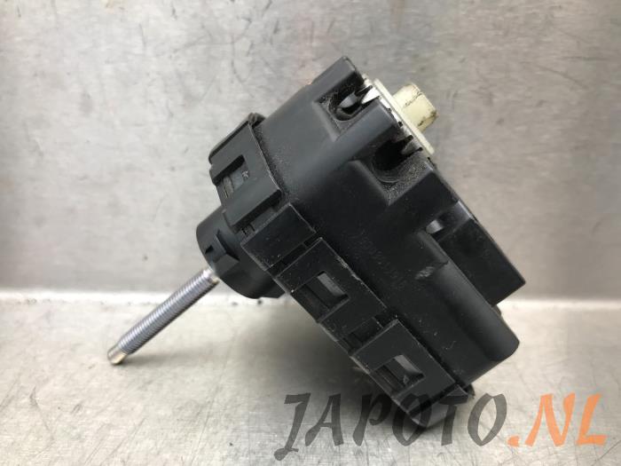 Używane Silnik reflektora Suzuki Alto 1.0 12V Cena € 10,45 Procedura marży oferowane przez Japoto Parts B.V.