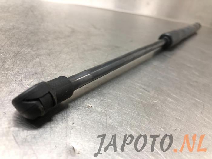 Rear gas strut, right from a Toyota Auris Touring Sports (E18) 1.2 T 16V 2015
