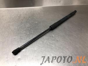 Used Rear gas strut, right Toyota Auris Touring Sports (E18) 1.2 T 16V Price € 24,95 Margin scheme offered by Japoto Parts B.V.