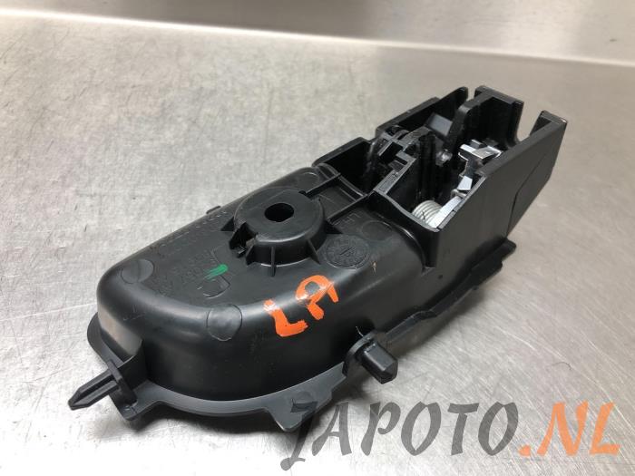 Rear door handle 4-door, left from a Toyota Auris Touring Sports (E18) 1.2 T 16V 2015