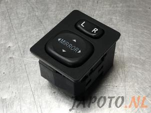 Usados Interruptor de retrovisor Toyota Auris Touring Sports (E18) 1.2 T 16V Precio € 20,00 Norma de margen ofrecido por Japoto Parts B.V.