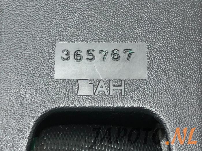 Rear seatbelt buckle, left from a Toyota Auris Touring Sports (E18) 1.2 T 16V 2015