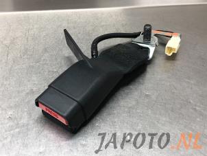 Used Rear seatbelt buckle, right Toyota Auris Touring Sports (E18) 1.2 T 16V Price € 19,95 Margin scheme offered by Japoto Parts B.V.