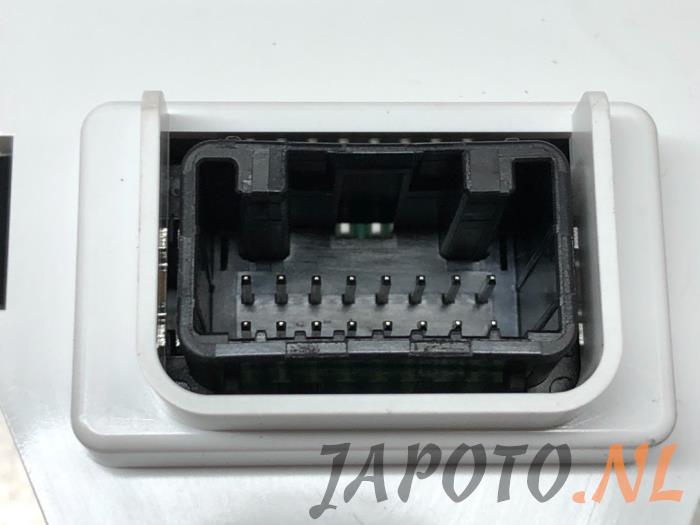 Airbag indicator light from a Toyota Auris Touring Sports (E18) 1.2 T 16V 2015