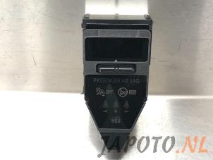 Used Airbag indicator light Toyota Auris Touring Sports (E18) 1.2 T 16V Price € 14,95 Margin scheme offered by Japoto Parts B.V.