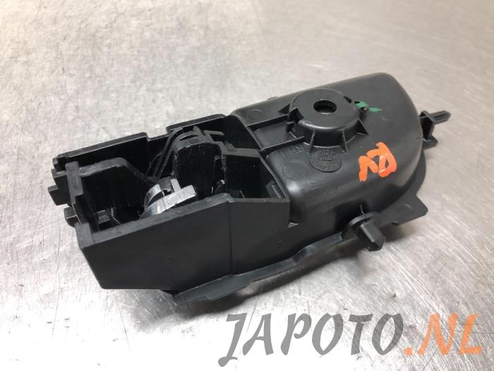 Front door handle 4-door, right from a Toyota Auris Touring Sports (E18) 1.2 T 16V 2015