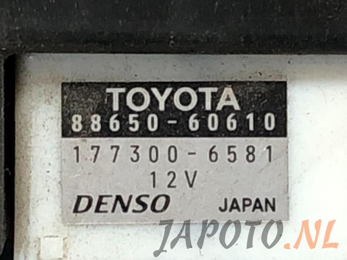 Panel de control de calefacción de un Toyota Land Cruiser (J12) 3.0 D-4D 16V 2003