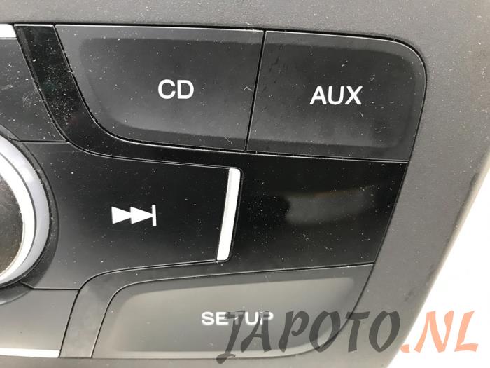 Radio CD Spieler van een Honda Civic (FK1/2/3) 1.4i VTEC 16V 2014