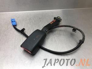 Usagé Attache ceinture avant droite Honda Civic (FK1/2/3) 1.4i VTEC 16V Prix € 24,95 Règlement à la marge proposé par Japoto Parts B.V.