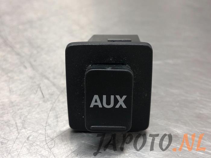 AUX / USB connection from a Honda Civic (FK1/2/3) 1.4i VTEC 16V 2014