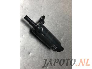 Used Headlight washer pump Honda Civic (FK1/2/3) 1.4i VTEC 16V Price € 24,95 Margin scheme offered by Japoto Parts B.V.