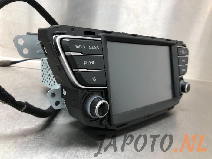 Navigation system from a Hyundai i20 (GBB) 1.2i 16V 2019