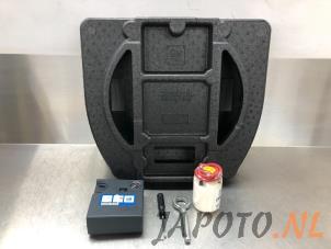 Używane Zestaw naprawczy do opon Chevrolet Spark (M300) 1.2 16V Cena € 34,95 Procedura marży oferowane przez Japoto Parts B.V.