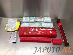 Used First aid kit Suzuki Vitara (LY/MY) 1.6 16V VVT Price € 19,95 Margin scheme offered by Japoto Parts B.V.