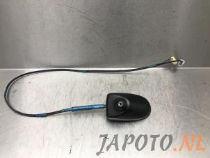 Used Antenna Toyota Avensis Wagon (T27) 2.0 16V D-4D-F Price € 24,95 Margin scheme offered by Japoto Parts B.V.