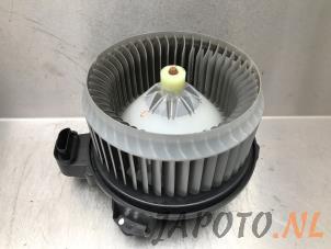 Usados Motor de ventilador de calefactor Toyota Avensis Wagon (T27) 2.0 16V D-4D-F Precio € 39,95 Norma de margen ofrecido por Japoto Parts B.V.