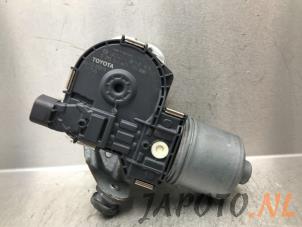 Used Front wiper motor Toyota Avensis Wagon (T27) 2.0 16V D-4D-F Price € 49,95 Margin scheme offered by Japoto Parts B.V.