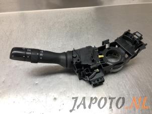 Usagé Commutateur lumière Toyota Avensis Wagon (T27) 2.0 16V D-4D-F Prix € 34,95 Règlement à la marge proposé par Japoto Parts B.V.