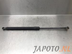 Used Rear gas strut, right Toyota Avensis Wagon (T27) 2.0 16V D-4D-F Price € 14,95 Margin scheme offered by Japoto Parts B.V.