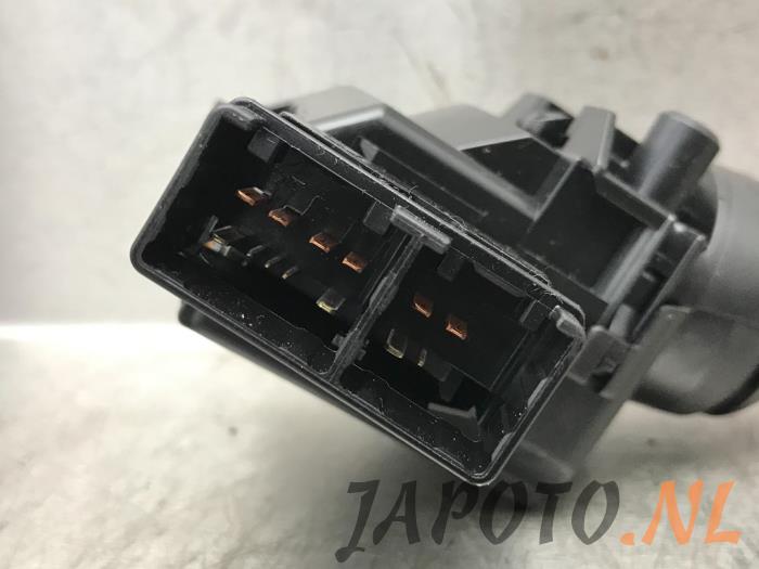 Wiper switch from a Toyota Avensis Wagon (T27) 2.0 16V D-4D-F 2010