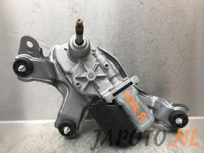 Rear wiper motor from a Toyota Avensis Wagon (T27) 2.0 16V D-4D-F 2010
