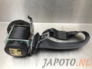 Used Rear seatbelt, right Toyota Avensis Wagon (T27) 2.0 16V D-4D-F Price € 49,95 Margin scheme offered by Japoto Parts B.V.