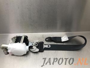 Used Front seatbelt, right Toyota Avensis Wagon (T27) 2.0 16V D-4D-F Price € 74,95 Margin scheme offered by Japoto Parts B.V.
