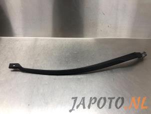 Used Front wiper arm Toyota Avensis Wagon (T27) 2.0 16V D-4D-F Price € 14,95 Margin scheme offered by Japoto Parts B.V.