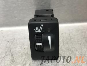 Used Seat heating switch Toyota Avensis Wagon (T27) 2.0 16V D-4D-F Price € 19,95 Margin scheme offered by Japoto Parts B.V.