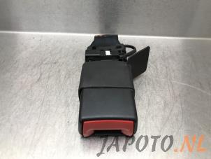 Used Rear seatbelt buckle, left Toyota Avensis Wagon (T27) 2.0 16V D-4D-F Price € 14,95 Margin scheme offered by Japoto Parts B.V.