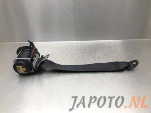 Used Rear seatbelt, left Toyota Avensis Wagon (T27) 2.0 16V D-4D-F Price € 49,95 Margin scheme offered by Japoto Parts B.V.